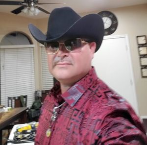 Meet your Posher, Hector saenz